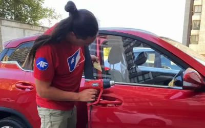 Controla el calor y el brillo con láminas de control solar para autos